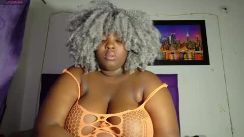 Snapshot of ebony_neighbormoans chatting on 05.12.26 LINA online show from 05.12.26