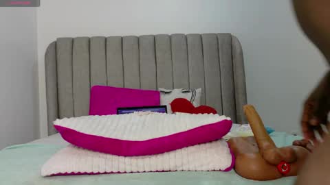 Snapshot of ebony_pearl69 chatting on 04.24.26 ebony_pearl69 online show from 04.24.26