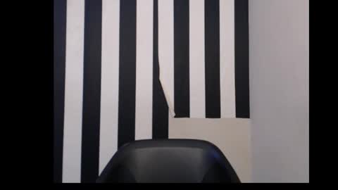 Snapshot of ebony_petitequeen chatting on 12.01.25 Ella online show from 12.01.25