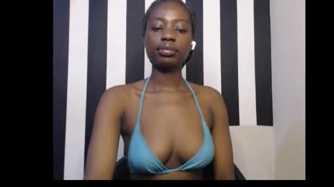 Snapshot of ebony_petitequeen chatting on 12.15.25 Ella online show from 12.15.25