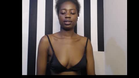 Snapshot of ebony_petitequeen chatting on 12.17.25 Ella online show from 12.17.25