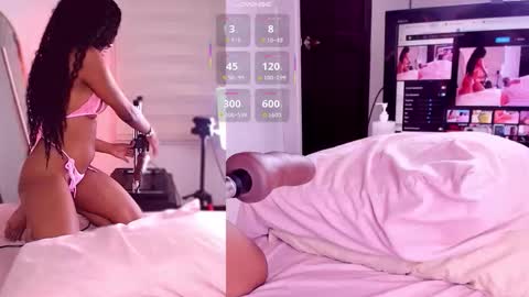 Snapshot of ebony_skyee chatting on 10.06.25 SKYE online show from 10.06.25