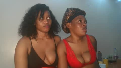 Snapshot of ebony_squiter chatting on 12.13.25 Ebony squiter online show from 12.13.25