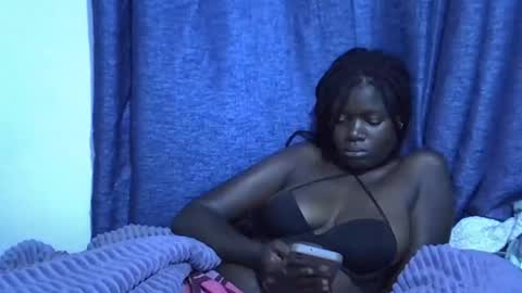 Snapshot of ebonybloom01 chatting on 09.26.25 ebonybloom01 online show from 09.26.25