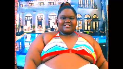 Snapshot of ebonyhotbuns4u2luv chatting on 04.07.26 ebonyhotbuns4u2luv online show from 04.07.26