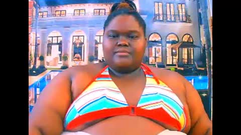 Snapshot of ebonyhotbuns4u2luv chatting on 04.10.26 ebonyhotbuns4u2luv online show from 04.10.26