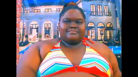 Snapshot of ebonyhotbuns4u2luv chatting on 04.11.26 ebonyhotbuns4u2luv online show from 04.11.26