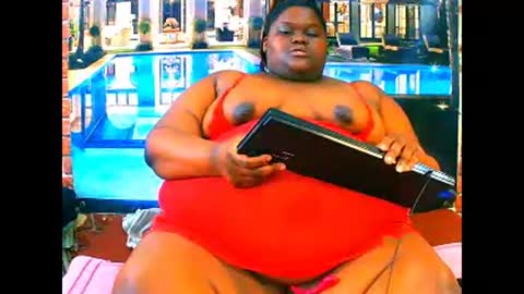 Snapshot of ebonyhotbuns4u2luv chatting on 04.15.26 ebonyhotbuns4u2luv online show from 04.15.26