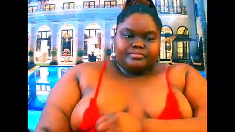 Snapshot of ebonyhotbuns4u2luv chatting on 04.16.26 ebonyhotbuns4u2luv online show from 04.16.26