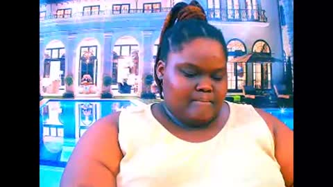 Snapshot of ebonyhotbuns4u2luv chatting on 04.18.26 ebonyhotbuns4u2luv online show from 04.18.26