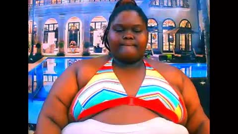 Snapshot of ebonyhotbuns4u2luv chatting on 04.20.26 ebonyhotbuns4u2luv online show from 04.20.26