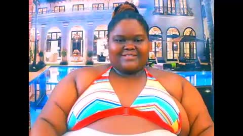 Snapshot of ebonyhotbuns4u2luv chatting on 04.27.26 ebonyhotbuns4u2luv online show from 04.27.26