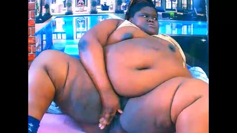 Snapshot of ebonyhotbuns4u2luv chatting on 04.29.26 ebonyhotbuns4u2luv online show from 04.29.26