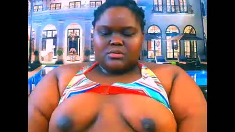 Snapshot of ebonyhotbuns4u2luv chatting on 05.05.26 ebonyhotbuns4u2luv online show from 05.05.26