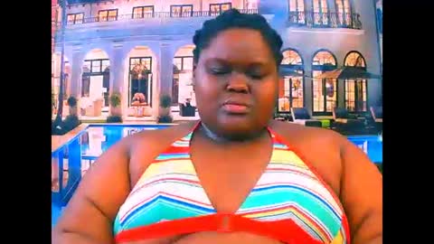 Snapshot of ebonyhotbuns4u2luv chatting on 05.08.26 ebonyhotbuns4u2luv online show from 05.08.26