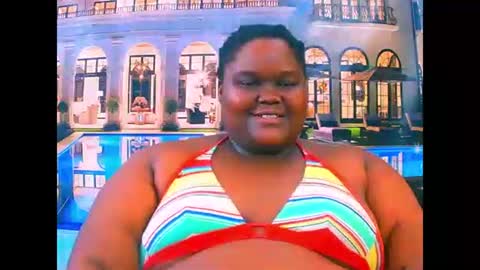 Snapshot of ebonyhotbuns4u2luv chatting on 05.11.26 ebonyhotbuns4u2luv online show from 05.11.26