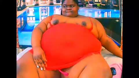 Snapshot of ebonyhotbuns4u2luv chatting on 05.14.26 ebonyhotbuns4u2luv online show from 05.14.26