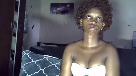 Snapshot of ebonykiki chatting on 03.06.26 ebonykiki online show from 03.06.26