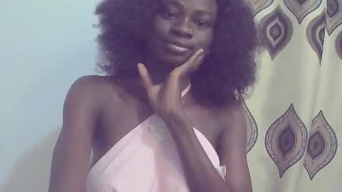 Snapshot of ebonypetiti chatting on 09.29.25 queen online show from 09.29.25