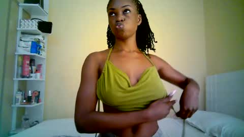 Snapshot of ebonytanqueen chatting on 06.30.26 ebonytanqueen online show from 06.30.26