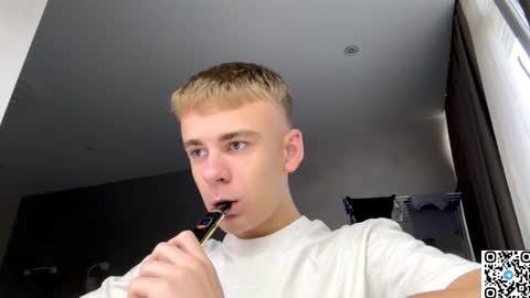 Snapshot of echowraith chatting on 09.09.25 echowraith online show from 09.09.25