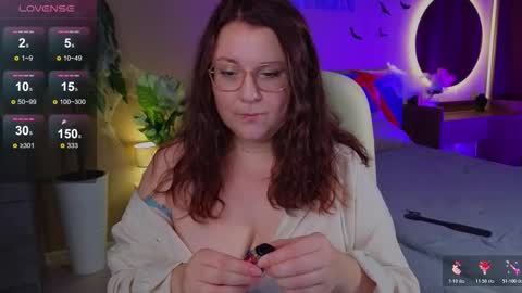 Snapshot of edalyn_af chatting on 11.01.25 online show from 11.01.25