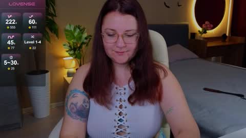 Snapshot of edalyn_af chatting on 11.05.25 online show from 11.05.25