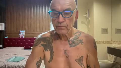 Snapshot of eddelmar chatting on 04.16.26 eddelmar online show from 04.16.26