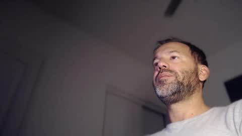 Snapshot of edge_masters chatting on 12.16.25 EdgeM online show from 12.16.25