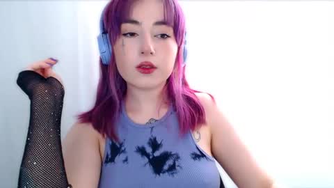 Snapshot of ediefris chatting on 05.19.26 fickle demon made of clumps of matter online show from 05.19.26