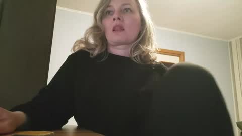 Snapshot of edithmanning chatting on 04.26.26 edithmanning online show from 04.26.26