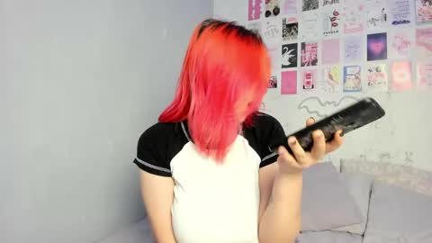 Snapshot of edna_dana chatting on 02.05.25 Edna online show from 02.05.25