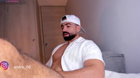 Snapshot of edrick_walton chatting on 02.11.25 edrick online show from 02.11.25