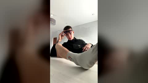 Snapshot of edward_secret chatting on 02.08.26 edward_secret online show from 02.08.26