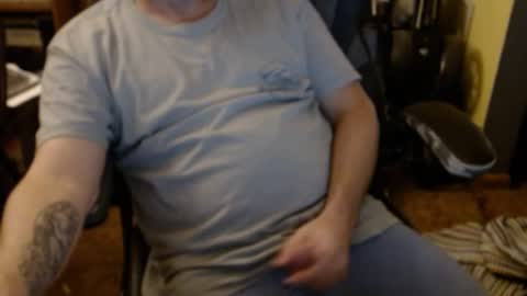 Snapshot of edwardaims_2please chatting on 09.25.25 edwardaims_2please online show from 09.25.25