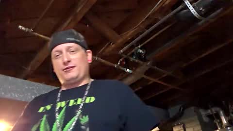 Snapshot of edwardaims_2please chatting on 10.19.25 edwardaims_2please online show from 10.19.25