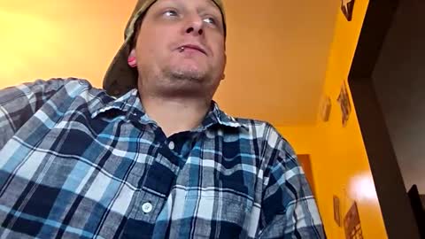 Snapshot of edwardaims_2please chatting on 11.02.25 edwardaims_2please online show from 11.02.25