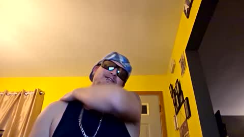 Snapshot of edwardaims_2please chatting on 11.23.25 edwardaims_2please online show from 11.23.25