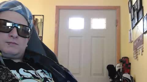 Snapshot of edwardaims_2please chatting on 12.04.25 edwardaims_2please online show from 12.04.25