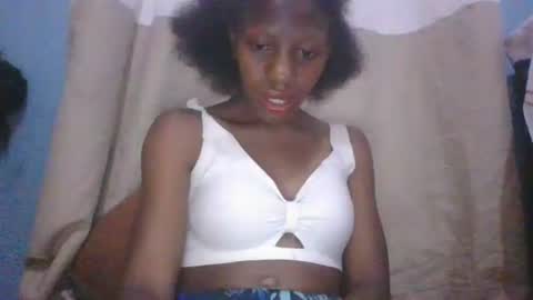 Snapshot of edwige770943 chatting on 04.02.26 edwige770943 online show from 04.02.26