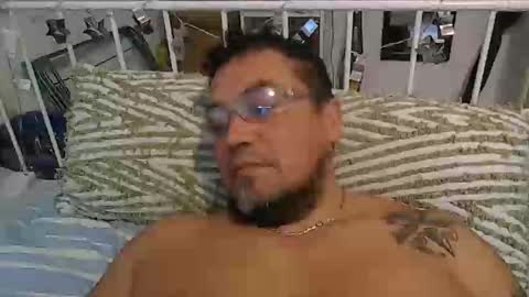 Snapshot of edwill13 chatting on 01.10.26 EdM online show from 01.10.26