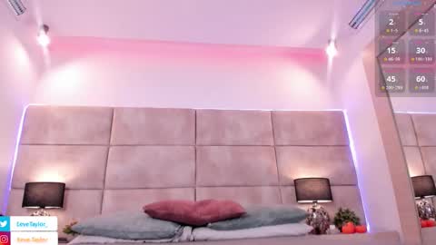 Snapshot of eevee_taylor chatting on 10.22.25 Eevee online show from 10.22.25