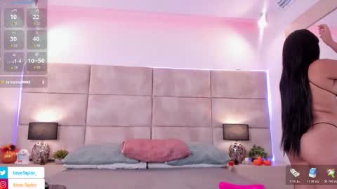 Snapshot of eevee_taylor chatting on 10.23.25 Eevee online show from 10.23.25