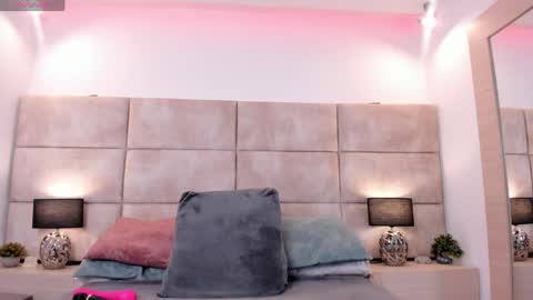 Snapshot of eevee_taylor chatting on 04.10.26 Eevee online show from 04.10.26