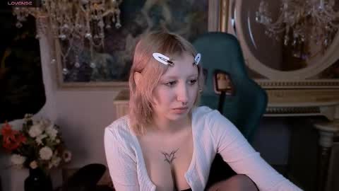 Snapshot of effiemeowley chatting on 03.04.26 effiemeowley online show from 03.04.26