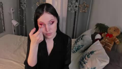 Effie Mur online show from 12.20.25