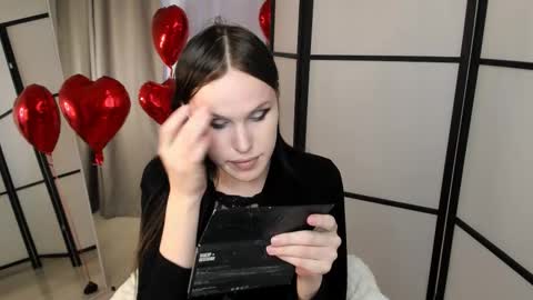 Snapshot of effiemur chatting on 02.10.26 Effie Mur online show from 02.10.26