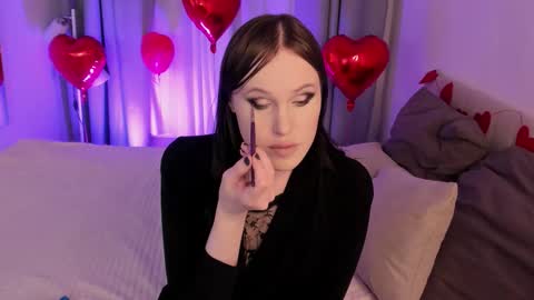 Snapshot of effiemur chatting on 02.13.26 Effie Mur online show from 02.13.26