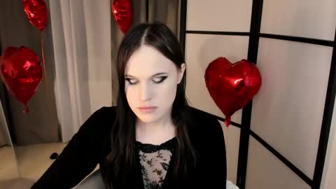 Snapshot of effiemur chatting on 02.14.26 Effie Mur online show from 02.14.26