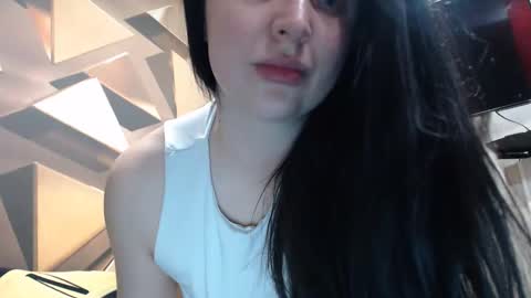 Snapshot of effy_m chatting on 04.28.26 Effy online show from 04.28.26